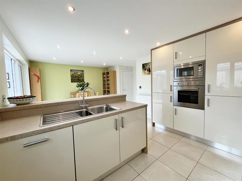 Dining kitchen