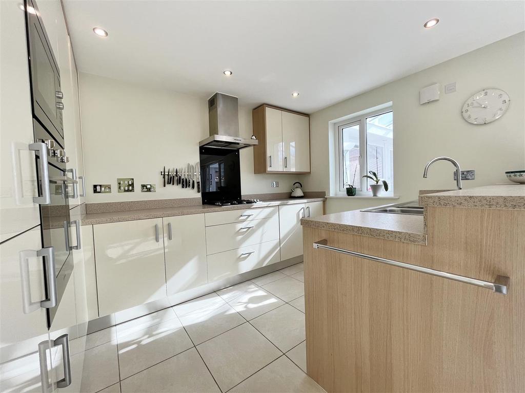 Dining kitchen