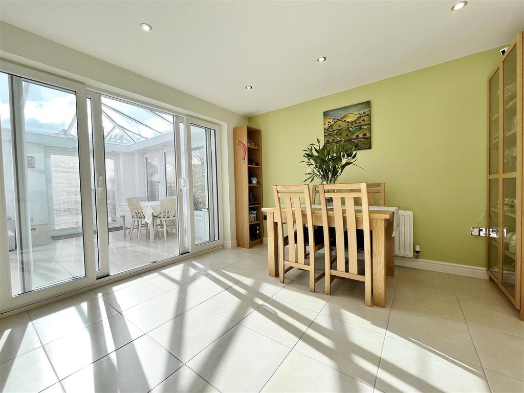 Dining kitchen
