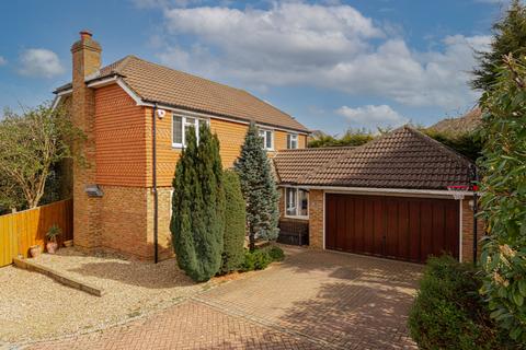 17 Mannamead, Epsom, KT18 6HU