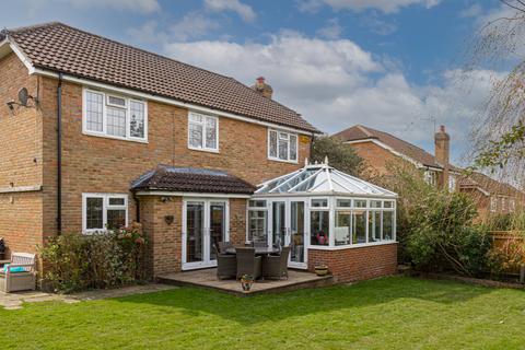 17 Mannamead, Epsom, KT18 6HU