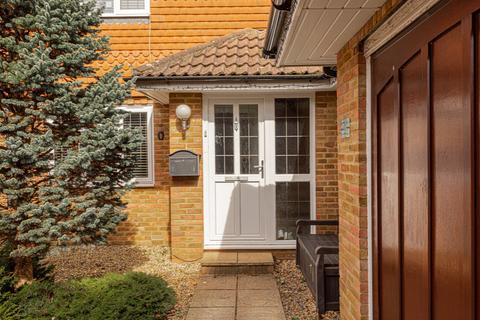 17 Mannamead, Epsom, KT18 6HU