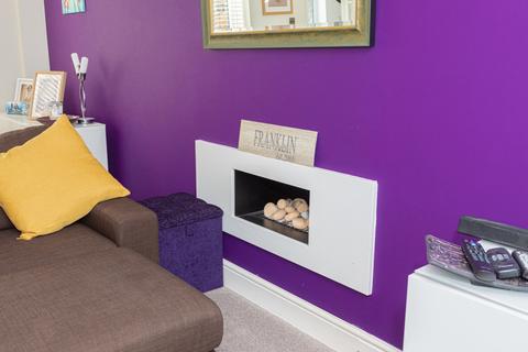 17 Mannamead, Epsom, KT18 6HU