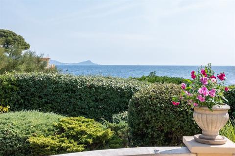 4 bedroom villa, Boulevard de Saint-Aygulf, Var, Var, France