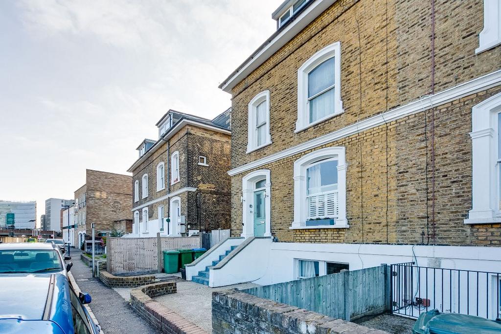 Station Road, Twickenham 1 bed apartment £1,500 pcm (£346 pw)