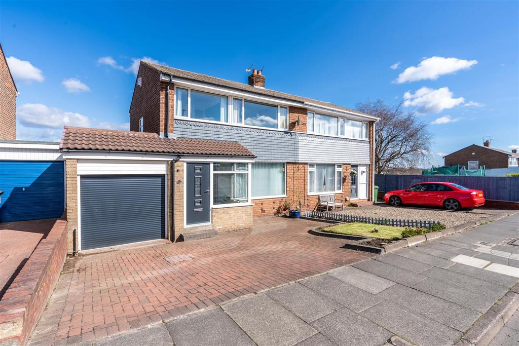 Oakfield Road, Whickham, NE16 3 bed semidetached house £255,000