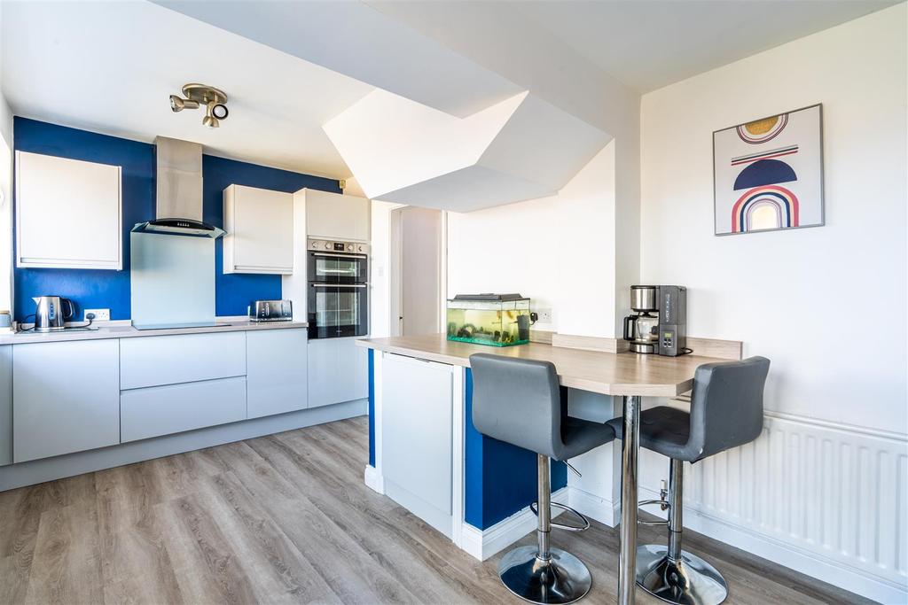 Oakfield Road, Whickham, NE16 3 bed semidetached house £255,000