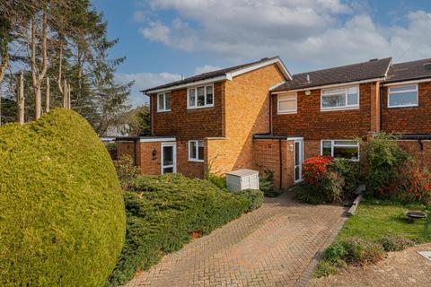 4 Marneys Close, Epsom, KT18 7HR