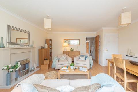 4 Marneys Close, Epsom, KT18 7HR