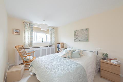 4 Marneys Close, Epsom, KT18 7HR