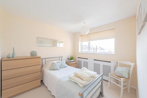 4 Marneys Close, Epsom, KT18 7HR