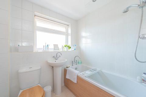 4 Marneys Close, Epsom, KT18 7HR