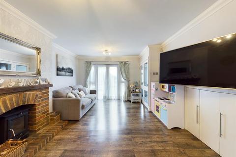 7 Lyle Close, Rochester, ME2 3DF