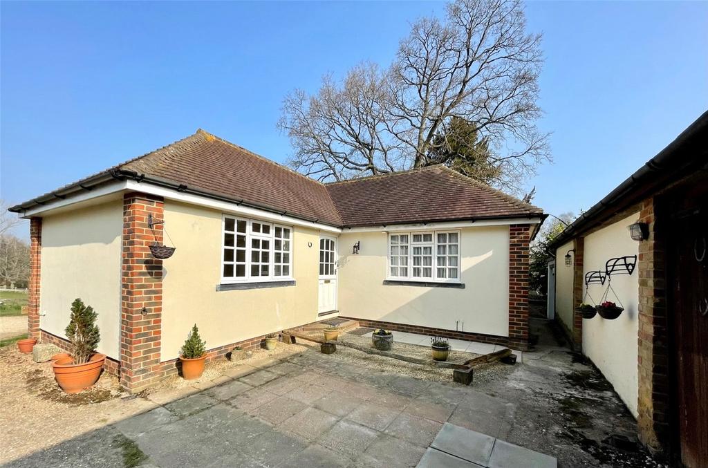 Upper Hartfield, Hartfield, East Sussex, TN7 1 bed bungalow £850 pcm