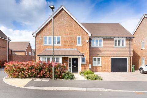 5 Augustus Drive, Epsom, KT17 1FJ