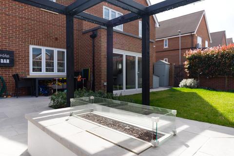 5 Augustus Drive, Epsom, KT17 1FJ