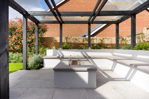 5 Augustus Drive, Epsom, KT17 1FJ