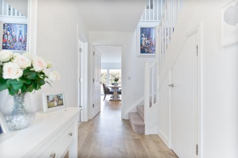 5 Augustus Drive, Epsom, KT17 1FJ