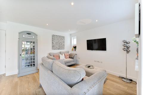 5 Augustus Drive, Epsom, KT17 1FJ