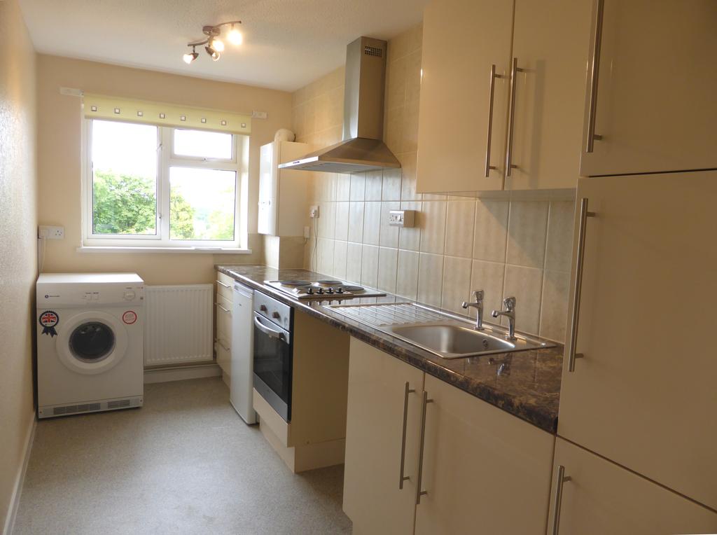 Longfield Avenue, Kingsteignton 1 bed flat £625 pcm (£144 pw)