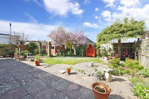 2a Amberley Road, Rustington, Littlehampton, BN16 2EE