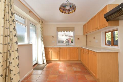 2a Amberley Road, Rustington, Littlehampton, BN16 2EE