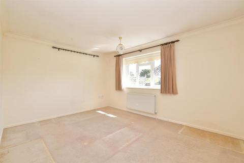 2a Amberley Road, Rustington, Littlehampton, BN16 2EE