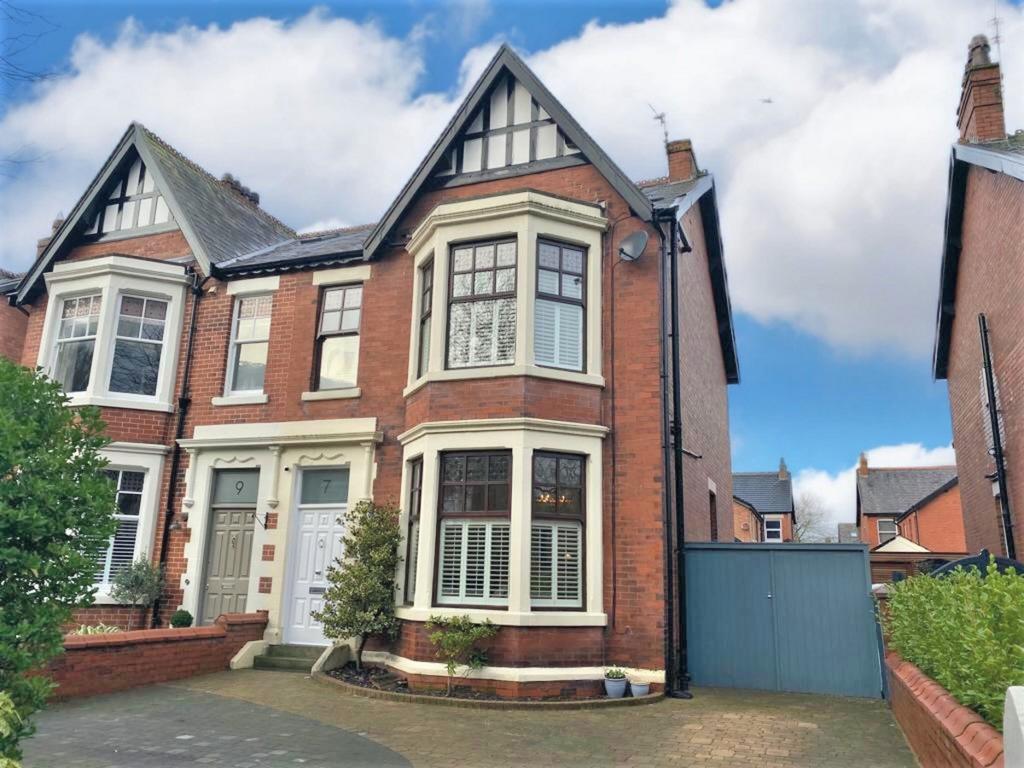 West Bank Avenue, Lytham, FY8 5 bed semidetached house £765,000