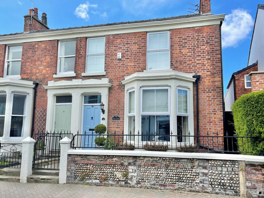 Queen Street, Lytham, FY8 4 bed end of terrace house £585,000