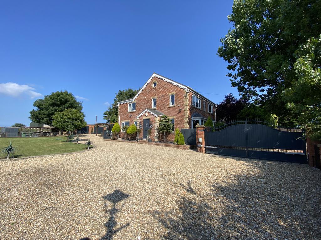 Chain Lane, Staining, FY3 5 bed detached house £550,000