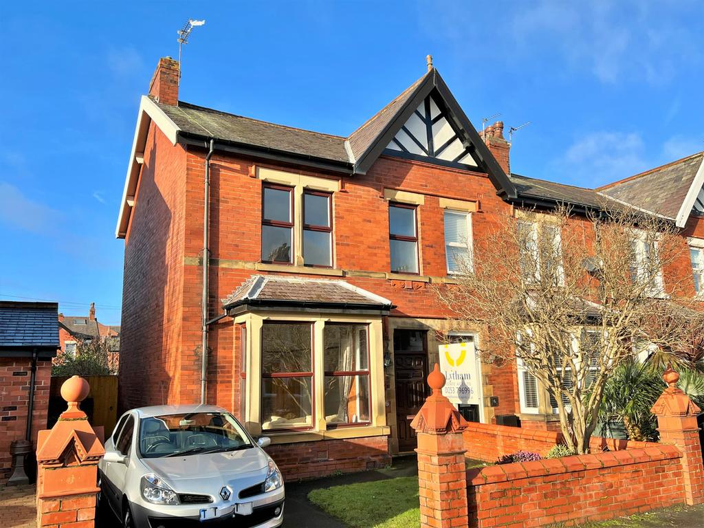 Kensington Road, Lytham St.annes, FY8 4 bed semidetached house £355,000