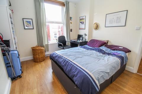 Queens Road, Hyde Park, Leeds, LS6