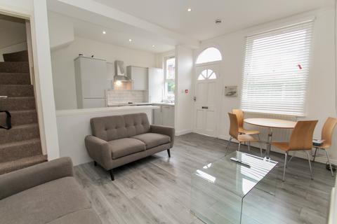 3 bedroom terraced house to rent, BILLS INCLUDED - Haddon Avenue, Burley, Leeds, LS4