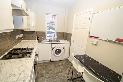 4 bedroom terraced house to rent, BILLS INCLUDED - Hessle Road, Hyde Park, Leeds, LS6