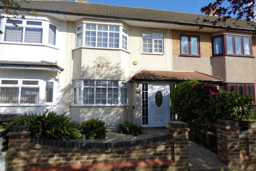 Elmer Gardens, Rainham RM13 3 bed terraced house for sale £425,000