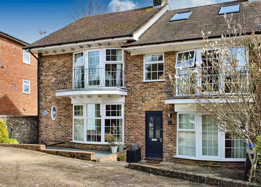 Rufus Close, Lewes 3 bed end of terrace house £599,950
