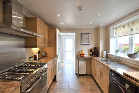 38 Crummock Gardens, Beith, KA15 2HD