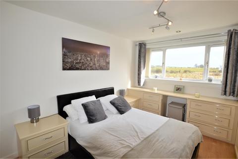 38 Crummock Gardens, Beith, KA15 2HD