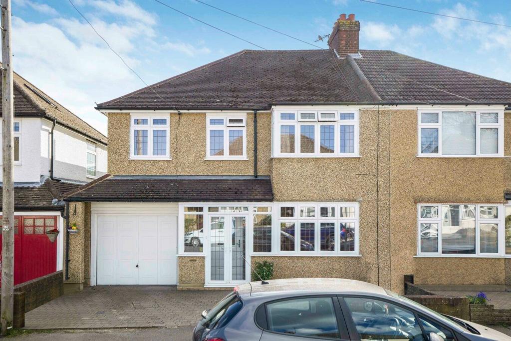 Cotton Road, Potters Bar, EN6 4 bed semidetached house £750,000
