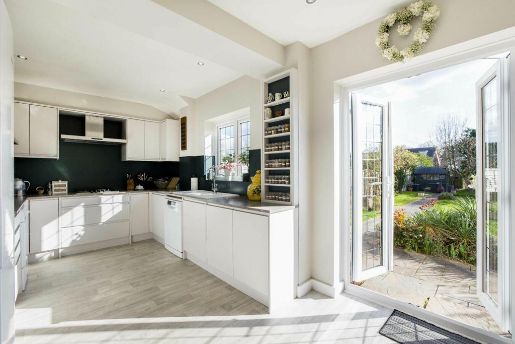 Cotton Road, Potters Bar, EN6 4 bed semidetached house £750,000
