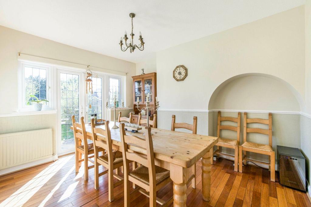 Cotton Road, Potters Bar, EN6 4 bed semidetached house £750,000
