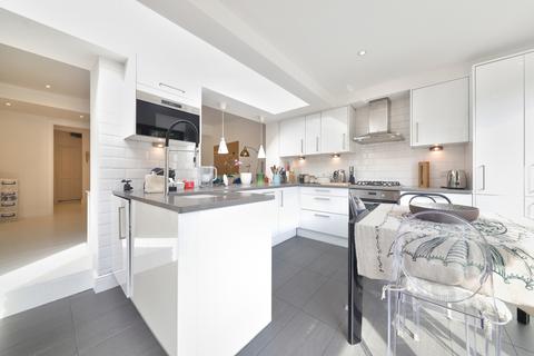 42a Alkham Road, London, N16 7AA