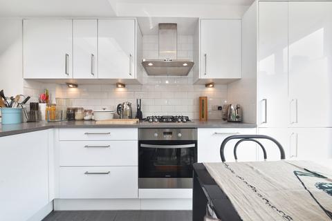 42a Alkham Road, London, N16 7AA
