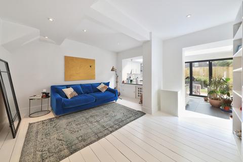 42a Alkham Road, London, N16 7AA