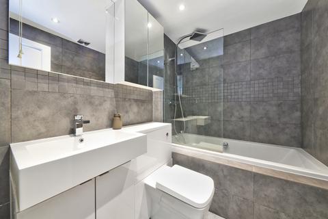 42a Alkham Road, London, N16 7AA