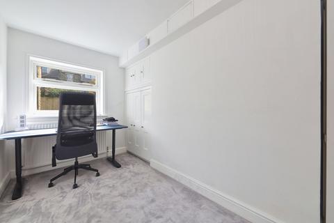 42a Alkham Road, London, N16 7AA
