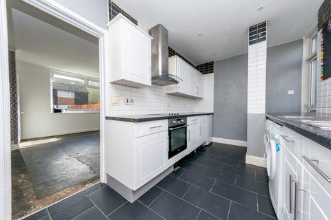 25 Heathcroft Drive, Leeds, LS11 8UD