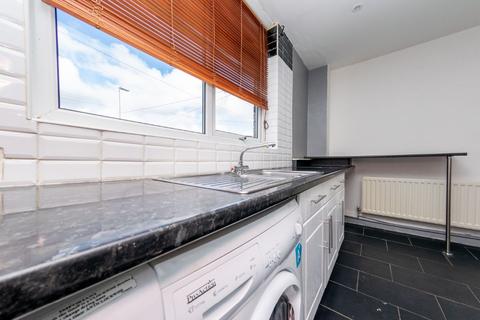 25 Heathcroft Drive, Leeds, LS11 8UD