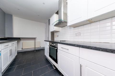 25 Heathcroft Drive, Leeds, LS11 8UD