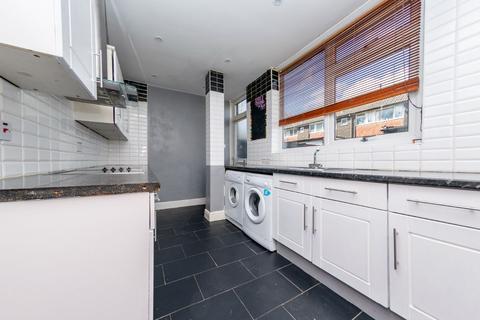 25 Heathcroft Drive, Leeds, LS11 8UD